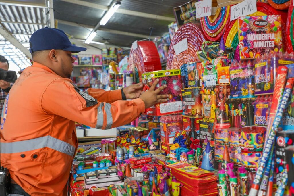 Continúan inspecciones en ventas de pólvora para garantizar medidas de seguridad