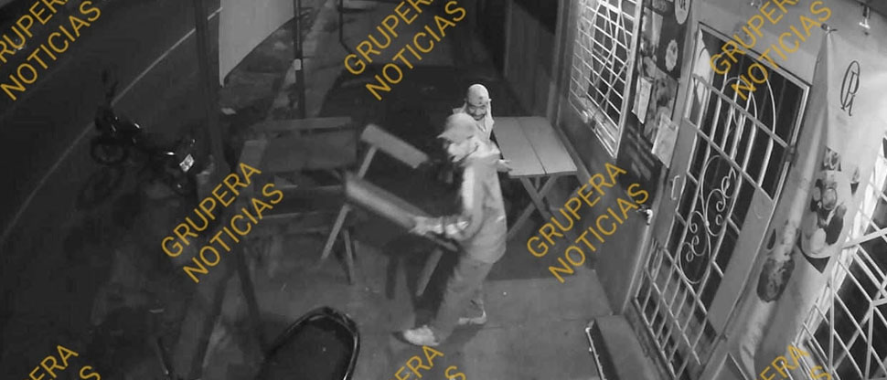 Piden los «3 Doritos después» contra dos sujetos que robaron una mesa y dos bancas