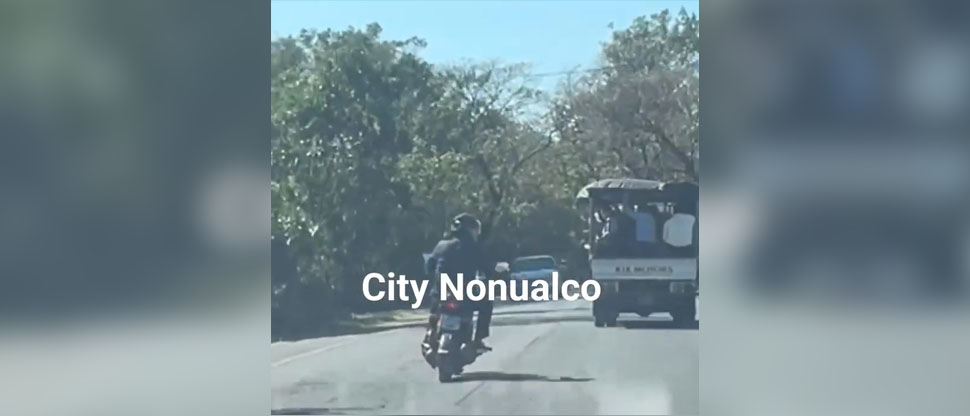 Captan a motociclista manejando erráticamente en la carretera a Zacatecoluca