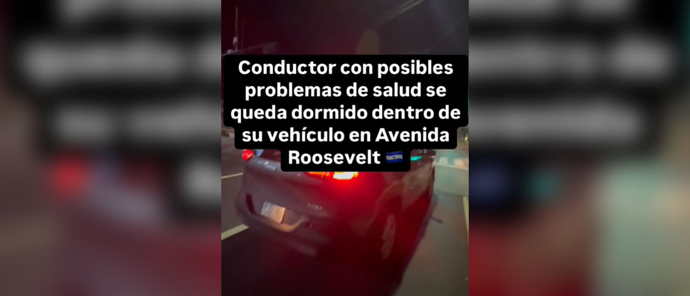 Conductor se queda dormido dentro de su camioneta encendida tras fuerte choque