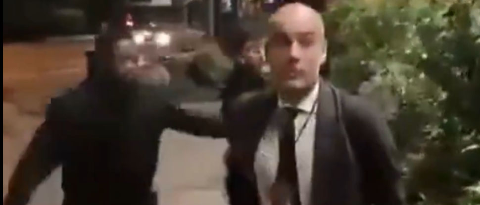Fuera de control: Guardiola casi se agarra a golpes con aficionado