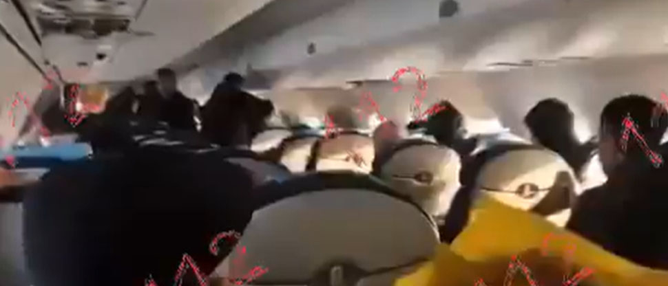 Pasajero publica video del instante antes de que avión se estrellara en Kazajistán