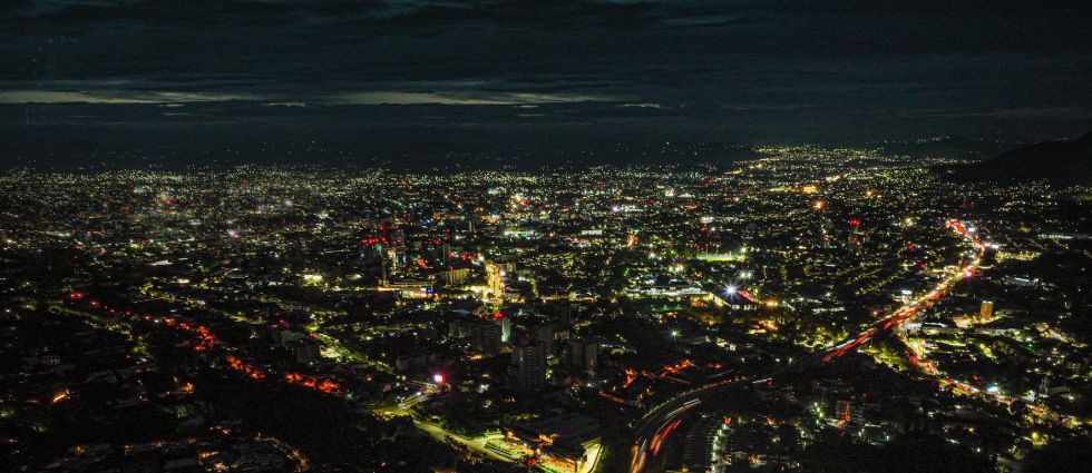 Intensos vientos seguirán en las próximas horas de esta noche y madrugada de domingo en El Salvador