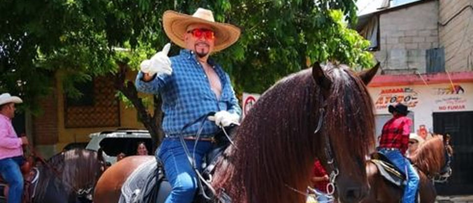 Juntos hasta el fin: caballo del dueño del restaurante Willys le da el último adiós