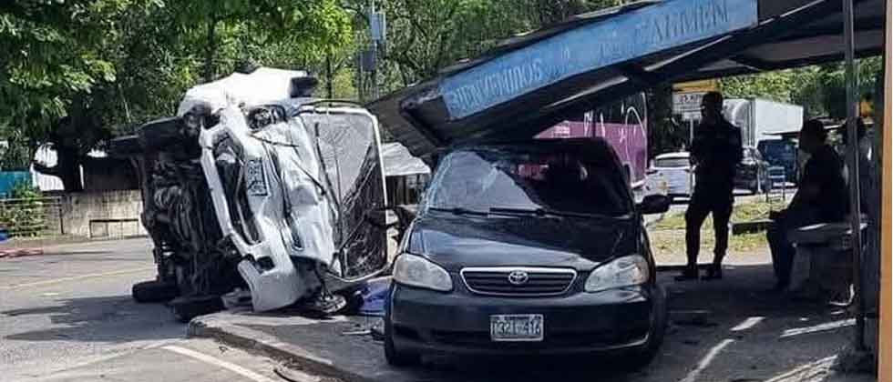 Fuerte accidente deja varias personas lesionadas en La Unión