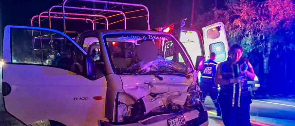Trasladan a conductor al hospital tras chocar en San Miguel
