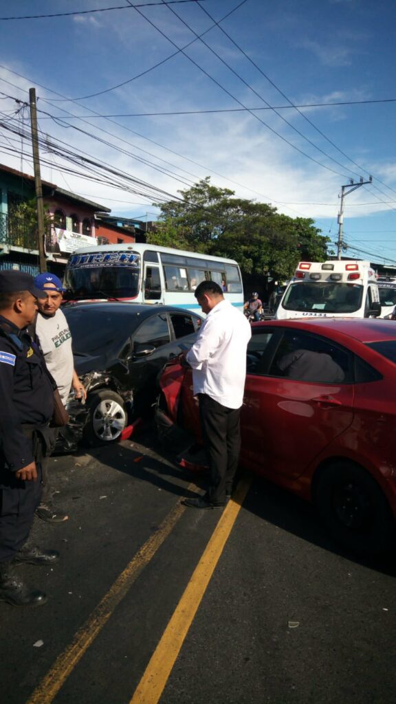 Fuerte accidente deja un lesionado en Soyapango
