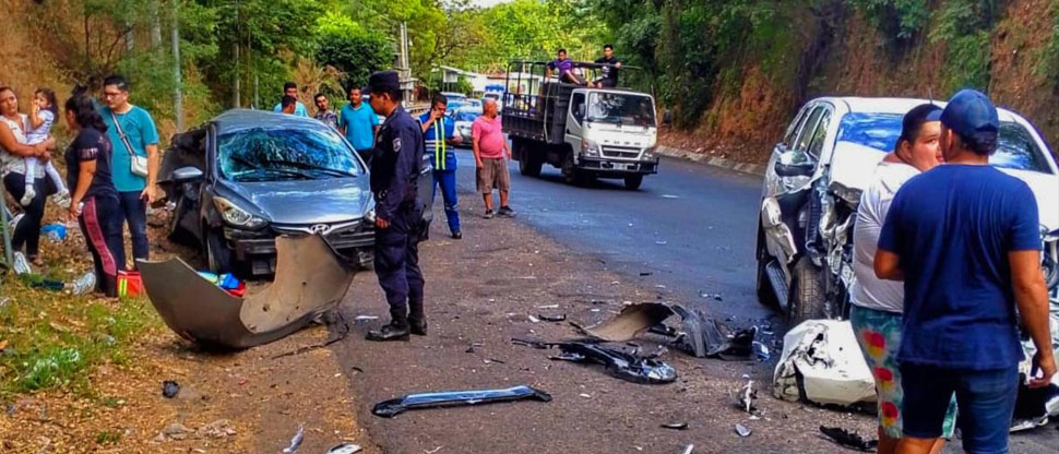 Se reporta triple accidente en carretera Panamericana, San Vicente