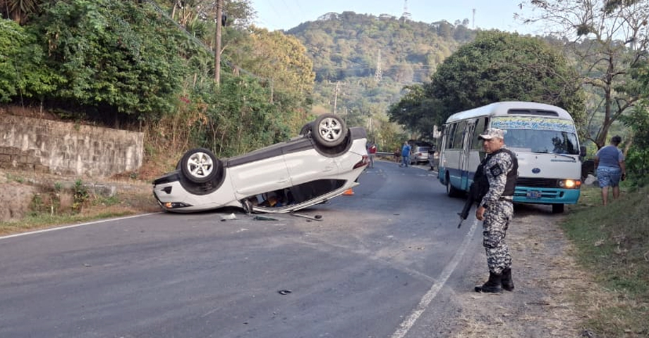 Grave accidente deja una persona lesionada en carretera a Panchimalco