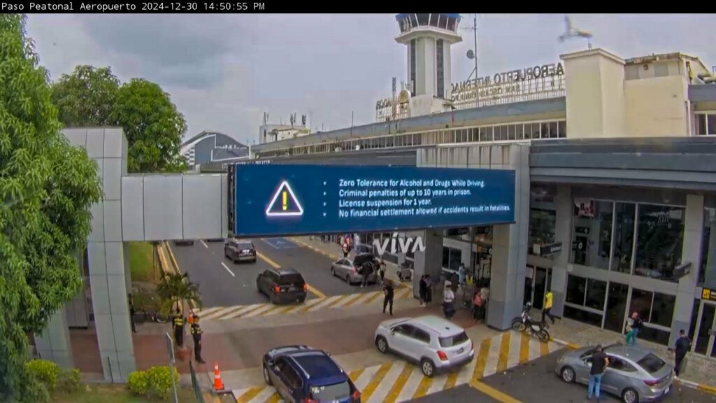 Colocan anuncios sobre reformas a Ley de Transporte en Aeropuerto Monseñor Romero