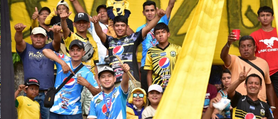 Aficionados de Once Deportivo recolectaron dinero para ayudar a los jugadores de su equipo