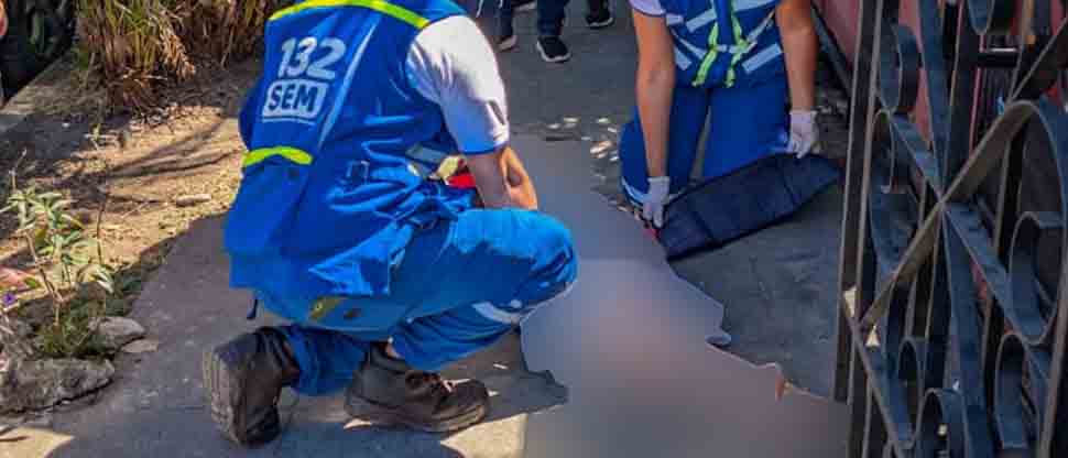 Auxilian a ancianita de 82 años que se lesionó la cadera