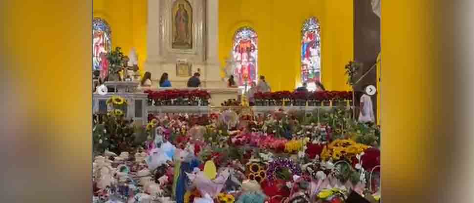 Salvadoreños llenan de flores Basílica Nuestra Señora de Guadalupe en su día