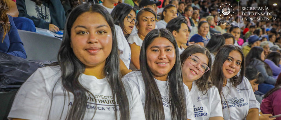 Más de 8 mil jóvenes son beneficiados con entrega de becas para estudios universitarios