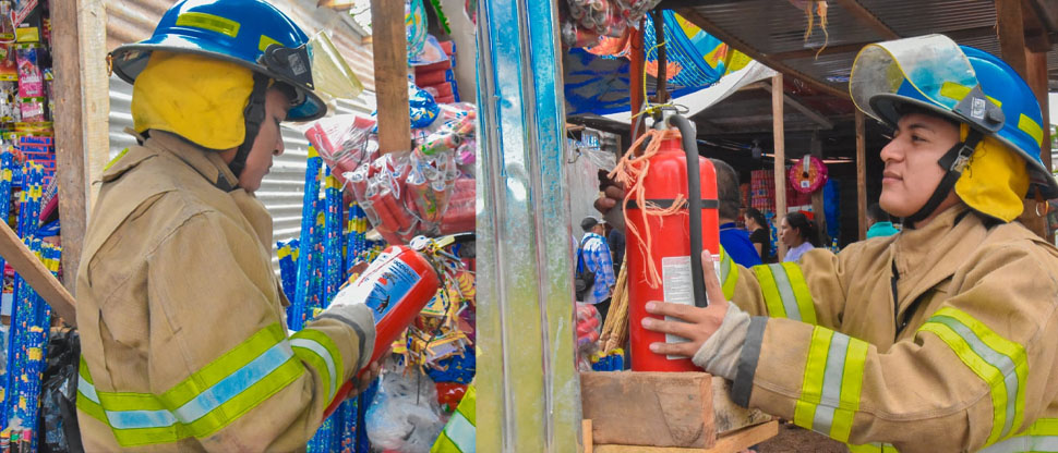 Bomberos inspeccionan uso de extintores y venta de pólvora prohibida