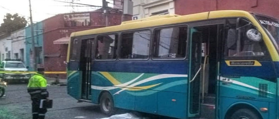 Mujer pierde la vida tras ser atropellada por autobús en Santa Ana