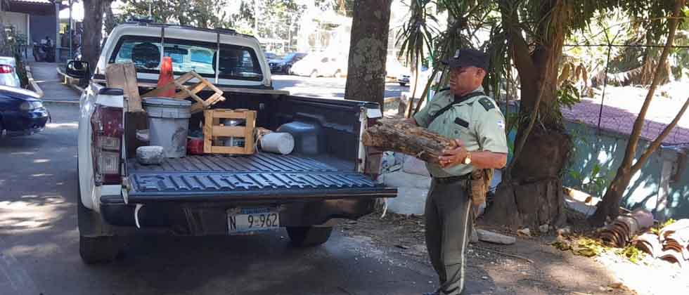 Retiran objetos utilizados para reservar parqueo en espacios públicos