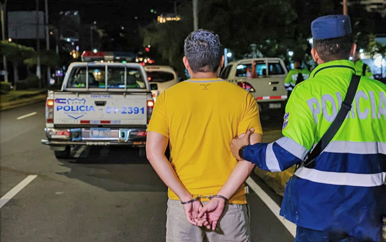 Juez manda a Alcohólicos Anónimos y suspende licencia a conductor peligroso