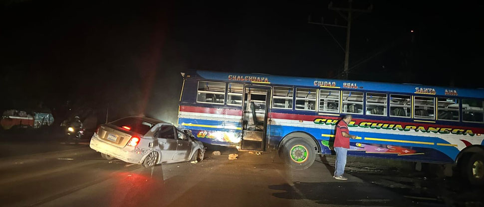 Distracción al volante deja fuerte accidente en Chalchuapa