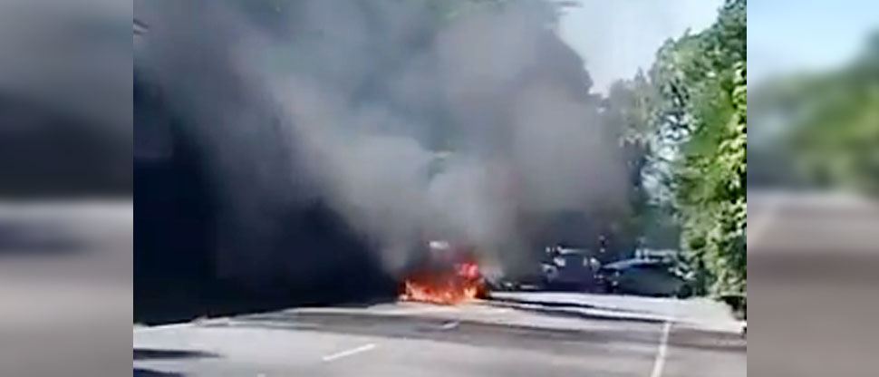 Vehículo queda reducido a cenizas tras incendiarse en Zacatecoluca