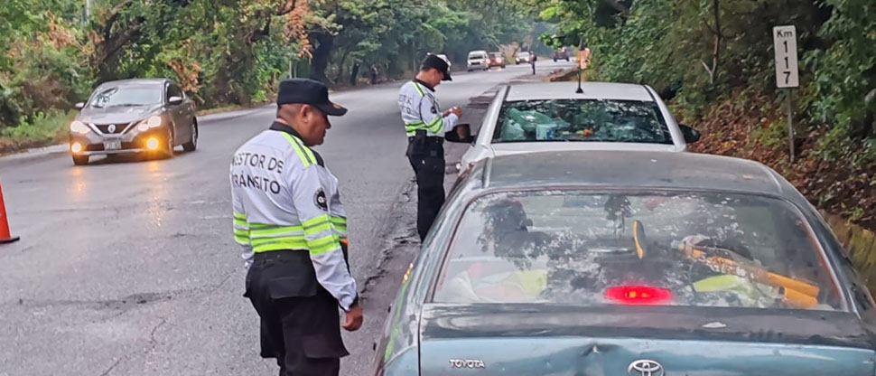 Intensifican controles vehiculares para detectar a conductores temerarios