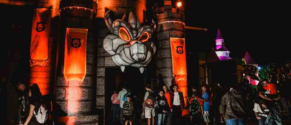 Salvadoreños disfrutan del castillo de Bowser en Gamer CIFCO