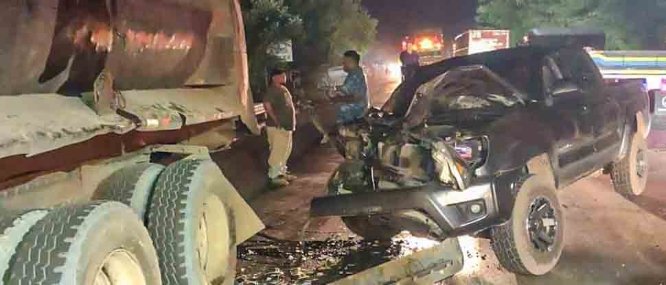 Conductor pierde el control de su pick up y provoca choque en Usulután