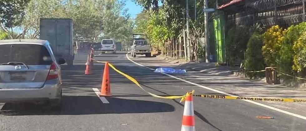 Reportan otro motociclista fallecido tras fuerte choque en San Vicente