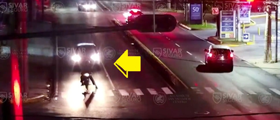 Conductor distraído choca contra motociclista en Paseo General Escalón