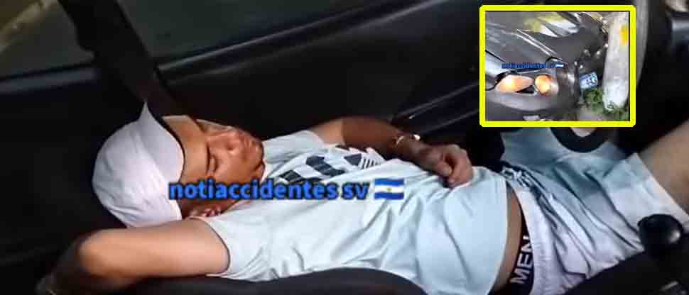 Conductor se queda dormido tras chocar contra con un poste