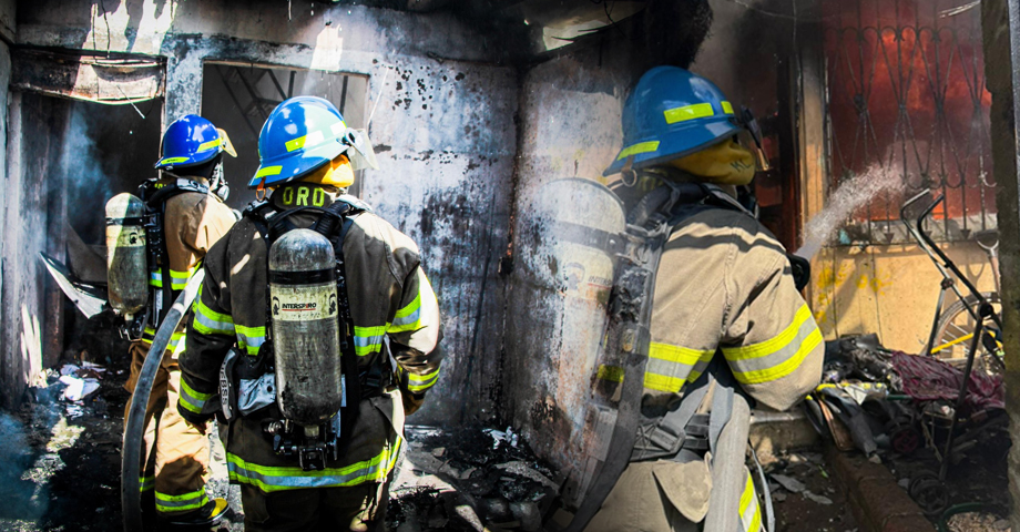 Bomberos controla incendio estructural en una vivienda de Ciudad Merliot