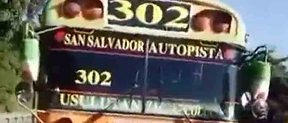 Denuncian a busero de la ruta 302 por intentar sacar a motociclista de la carretera