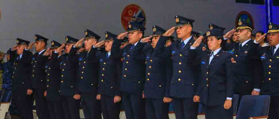 Se gradúan 18 nuevos pilotos aviadores de la Fuerza Armada