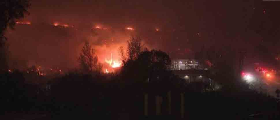 LOS ÁNGELES: celebridades que viven Malibú dejan sus hogares por fuerte incendio  
