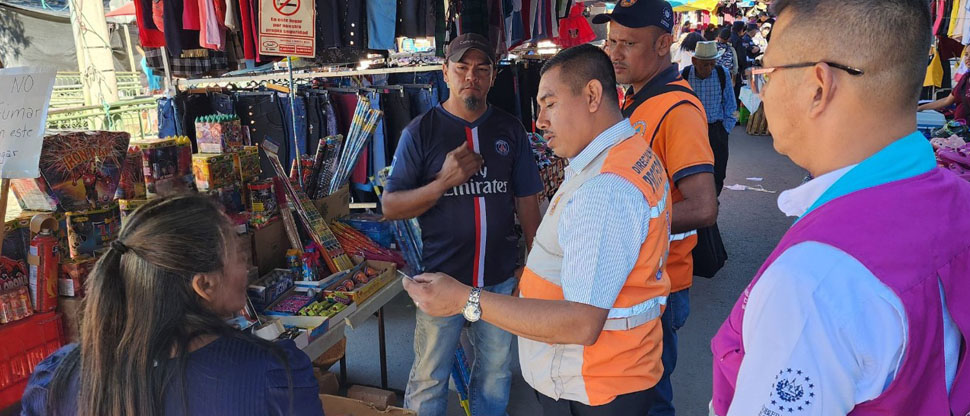 Continúan inspecciones en puestos de venta de pirotecnia