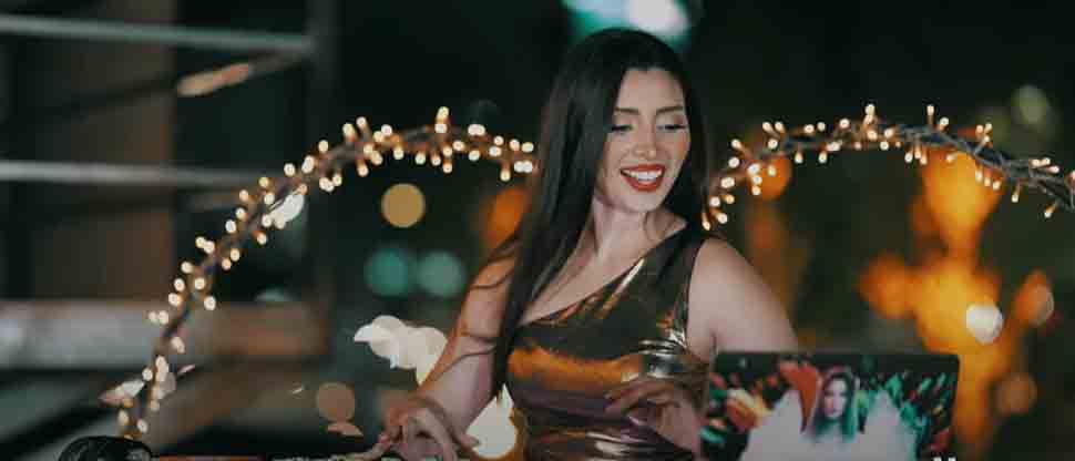 Madeline Guardado pone ritmo para estas fiestas navideñas