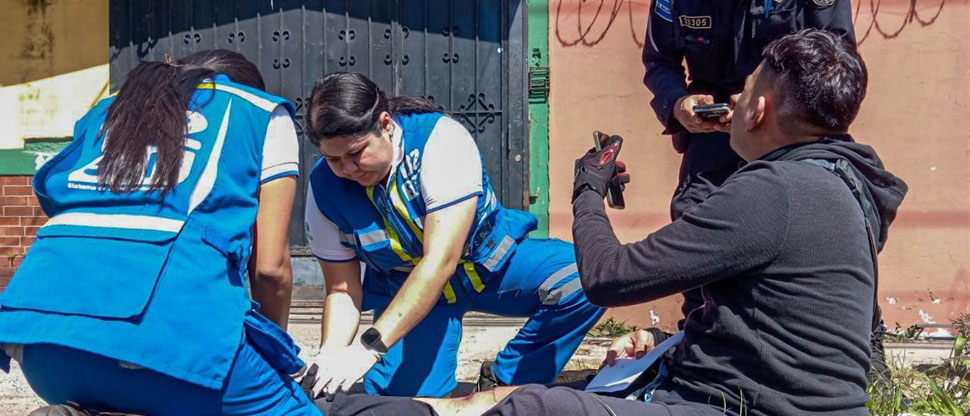 Motociclista se accidenta y de milagro está con vida