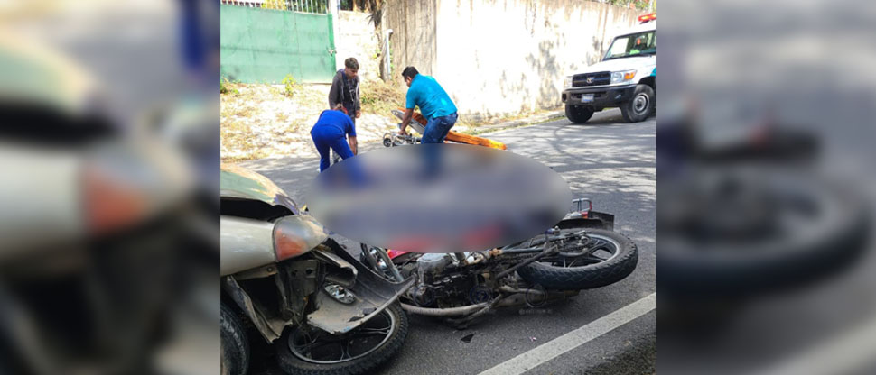 Joven motociclista pierde la vida al chocar contra vehículo en carretera Troncal del Norte