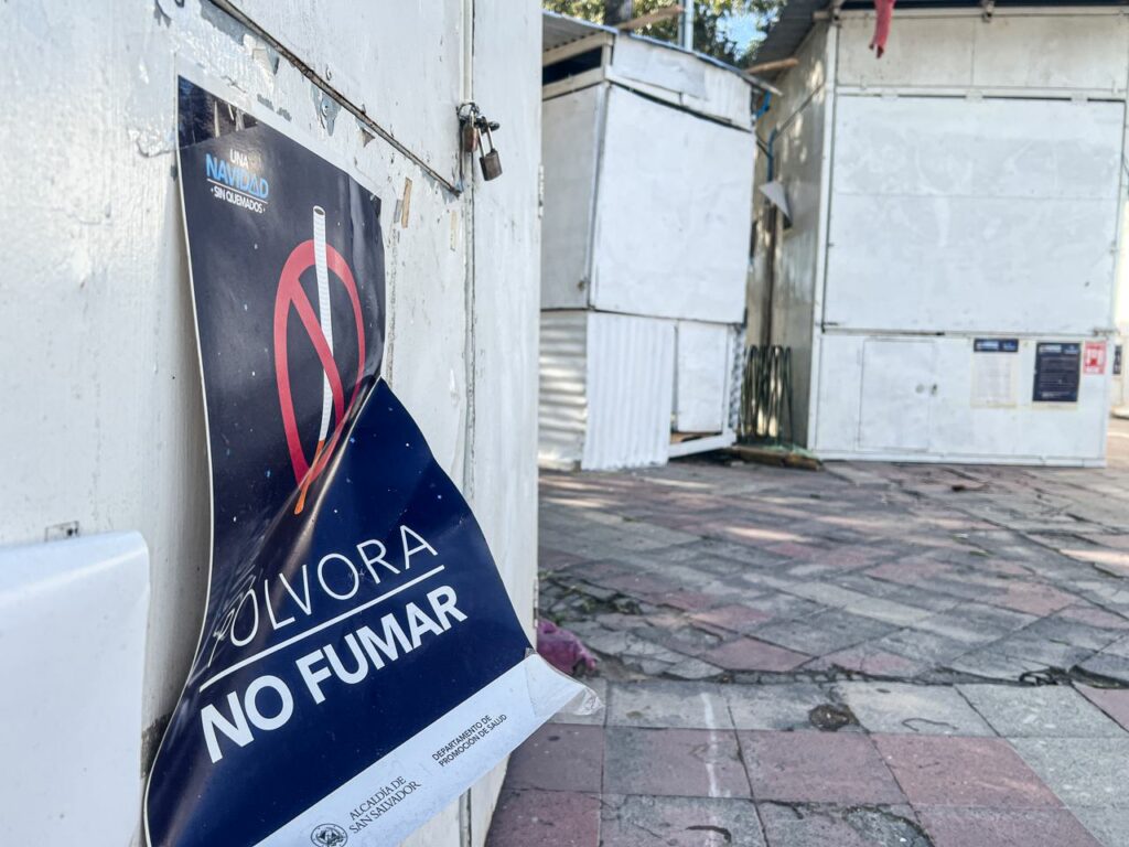 Instalan ventas temporales de pólvora en Parque Centenario