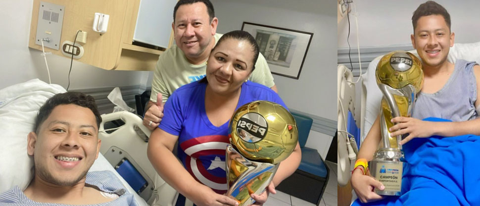 Guardameta Gerson López recibe trofeo de campeón del Apertura 2024 tras operación