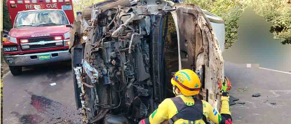Continúan los choques: aparatoso accidente deja 3 lesionados en Sonsonate