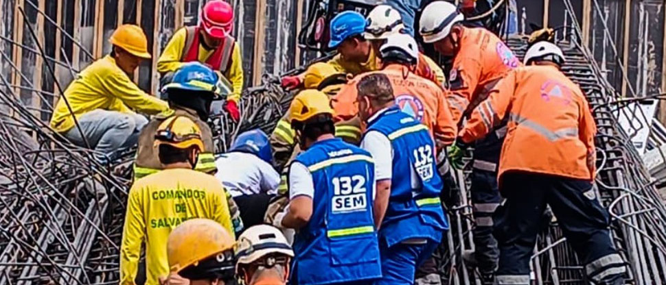 Rescatan con vida a trabajador lesionado en colapso de estructura en Los Chorros