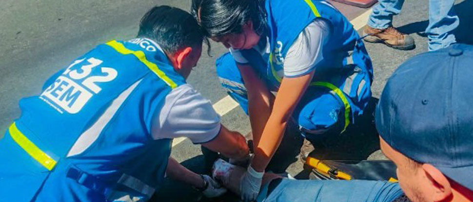 Sistema de Emergencia Médica atiende a mujer quién sufrió fractura de tobillo