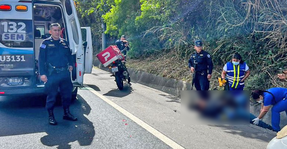 Motociclista pierde el control y cae de su motocicleta en carretera de Oro