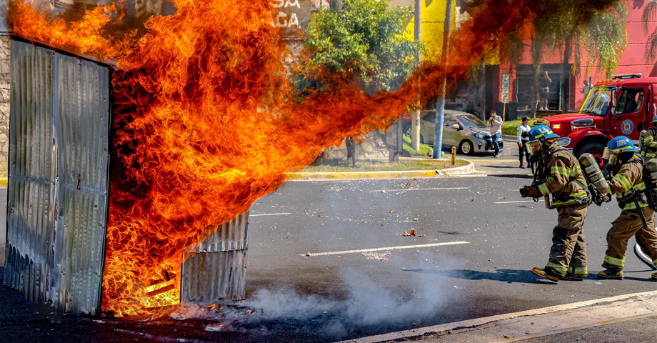 Realizan simulacro de incendio en venta de productos pirotécnicos