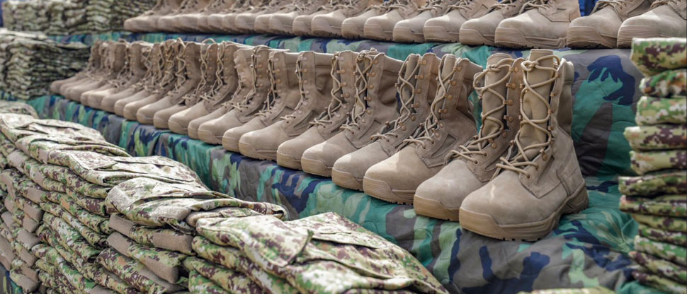 Entregan equipamiento de uniformes militares a elementos de seguridad