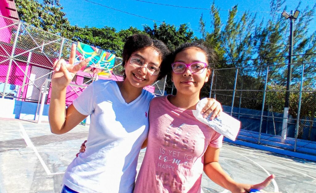 Cientos de niños de la capital son beneficiados con lentes oftálmicos en esta Navidad