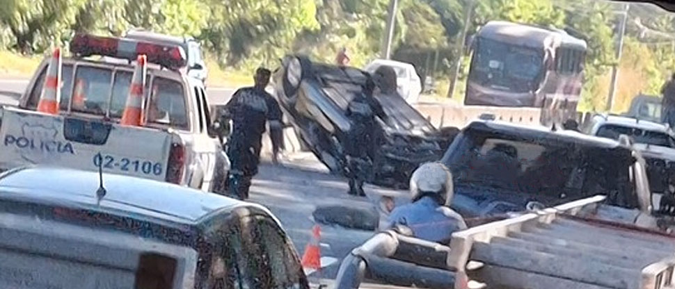 Reportan aparatoso accidente en carretera Panamericana, Santa Ana