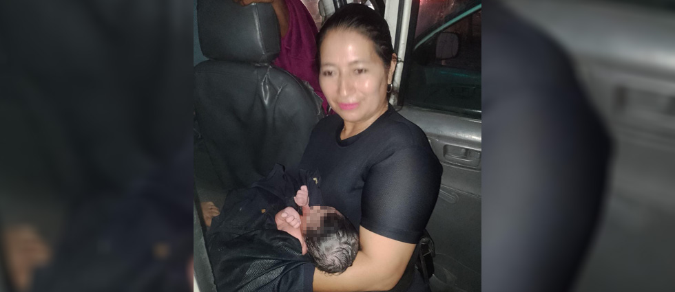 ¡Policías atienden parto a bordo de una patrulla en el bulevar Venezuela!