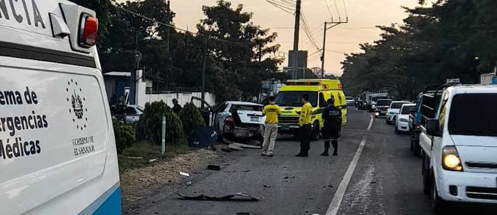 Tres lesionados deja fuerte accidente en el bulevar de Los Héroes